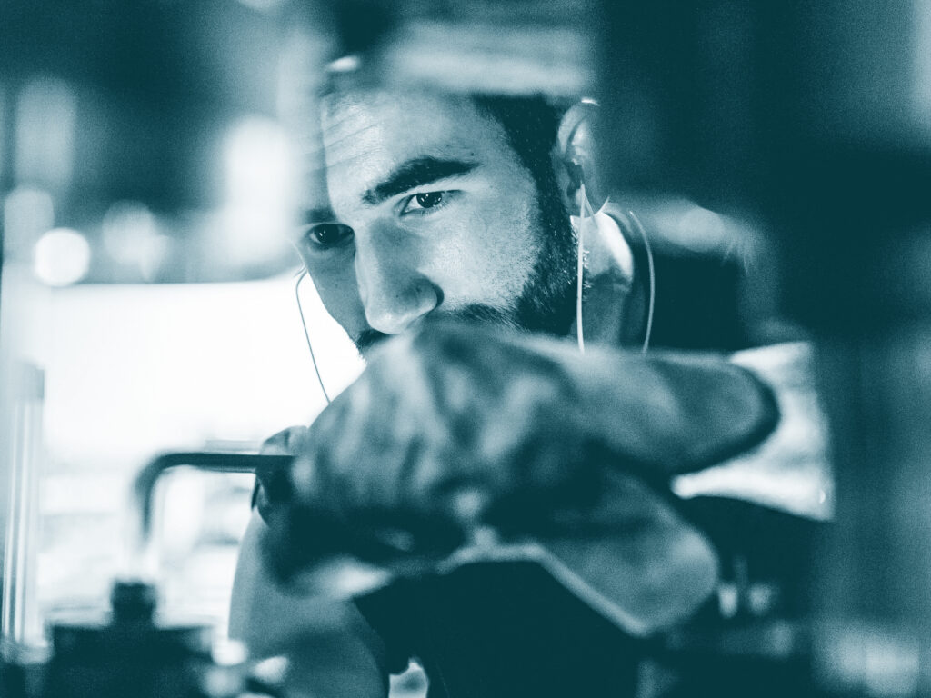 industry attack keyvisual istock 874603810 bluelook 2000x1500